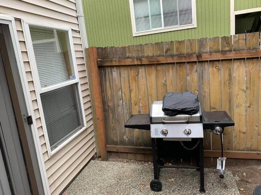 Cozy 2 Bedroom Townhouse In Northgate Seattle Dış mekan fotoğraf